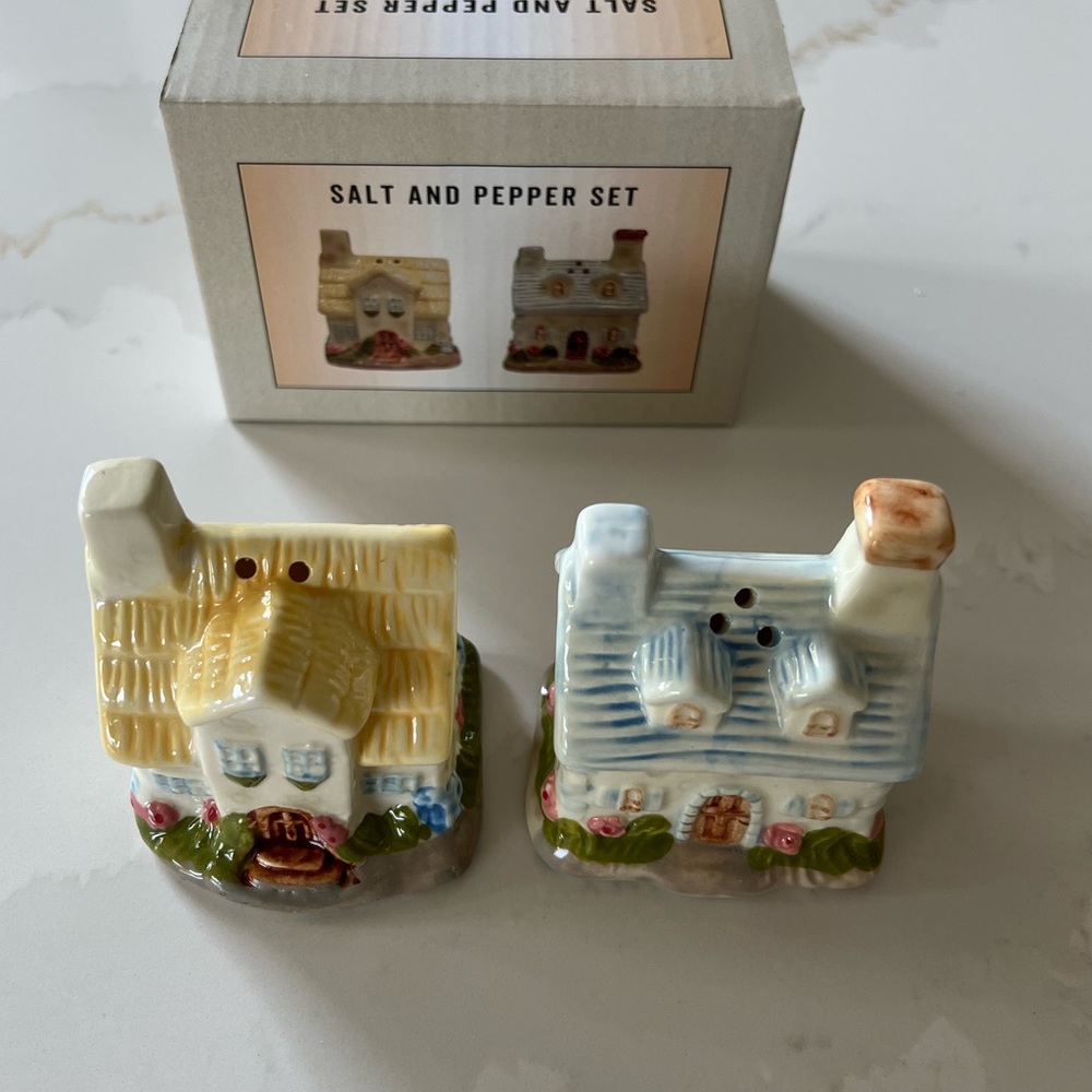 Cracker Barrel Cottage Salt & Pepper Set NIB - Picture 4 of 6